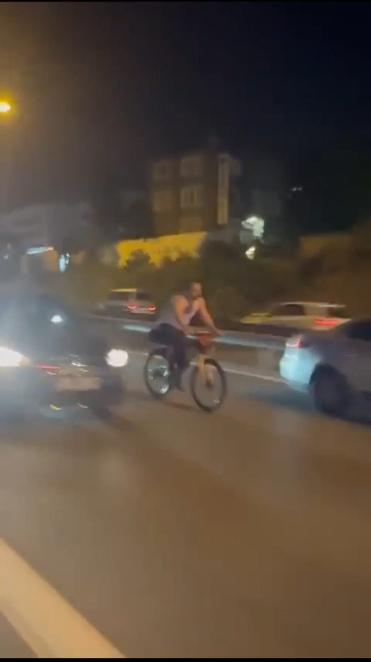 Şile Otoyolu'nda Bisikletlinin Tehlikeli Yolculuğu