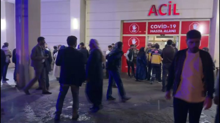 Tarım İşçilerini Taşıyan Kamyonetler Çarpıştı: 20 Yaralı