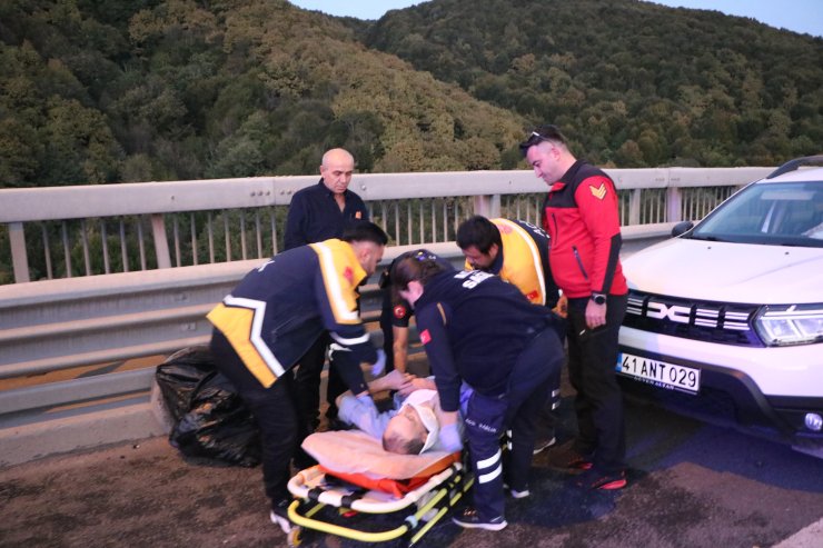 Yoldan Geçen Sürücüler, Ambulanslar Gelene Kadar Yaralıları Araçlarında Bekletti