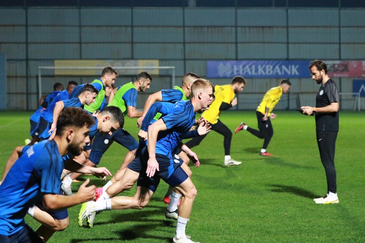 caykur-rizesporda-galatasaray-maci-hazirliklari-basladi-3.jpg