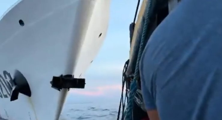 Çin’e Ait Gemi, Filipinler İkmal Gemisine Çarptı