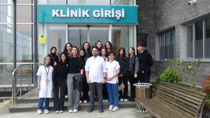 rizede-sehit-cavit-koroglu-anadolu-lisesi-ogrencilerinden-rteu-dis-hekimligi-fakultesine-ziyaret.jpg