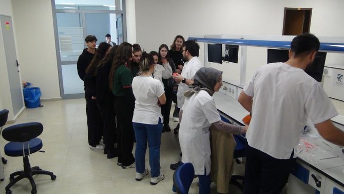 sehit-cavit-koroglu-anadolu-lisesi-ogrencilerinden-rteu-dis-hekimligi-fakultesine-ziyaret-14.jpg
