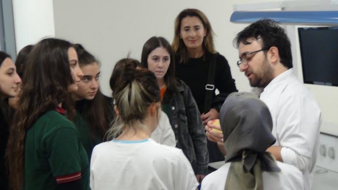 sehit-cavit-koroglu-anadolu-lisesi-ogrencilerinden-rteu-dis-hekimligi-fakultesine-ziyaret-15.jpg