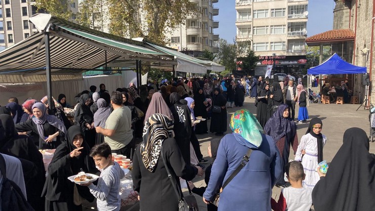 rize-valisi-ihsan-selim-baydas-geliri-filistine-bagislanmak-uzere-gulbahar-mahallesinde-acilan-hayir-carsisini-kermes-ziyaret-etti-1.jpg