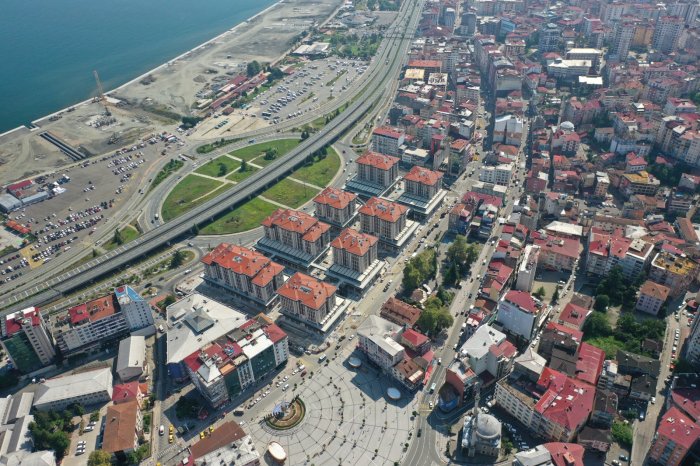 belediye-bloklari-ve-doktorlar-sitesi-yerine-yapilan-rize-ticaret-merkezi-2.jpg
