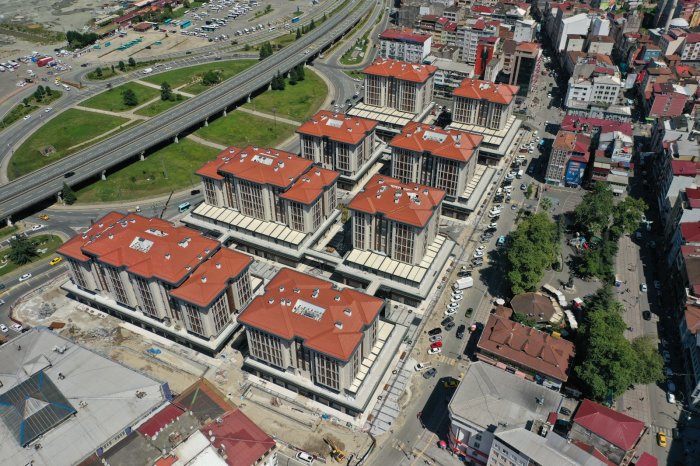 belediye-bloklari-ve-doktorlar-sitesi-yerine-yapilan-rize-ticaret-merkezi-4.jpg