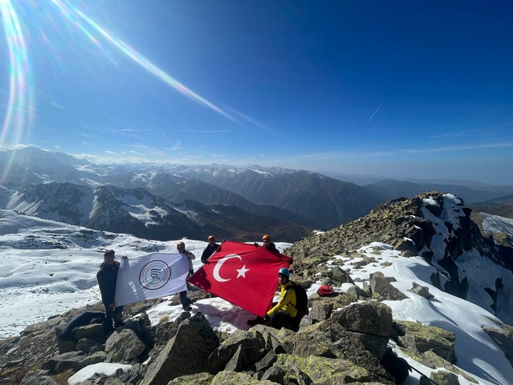 rteu-spor-kulubu-zirve-tirmanisi-yapti-3.jpg