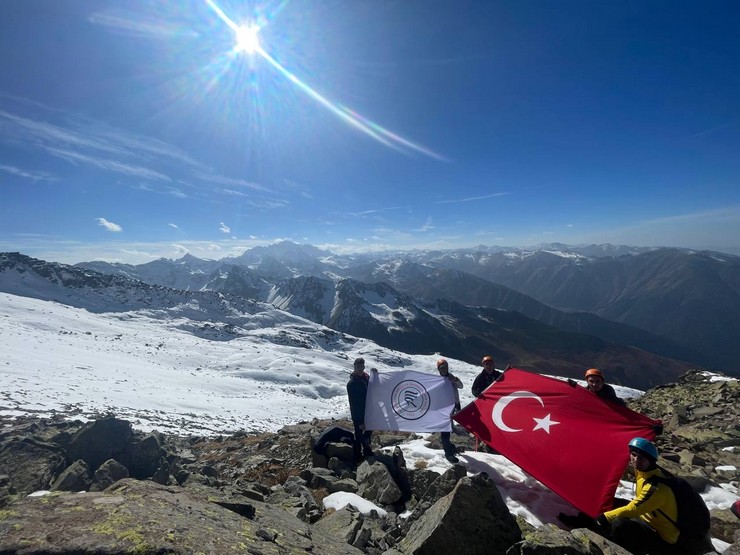 rteu-spor-kulubu-zirve-tirmanisi-yapti-5.jpg