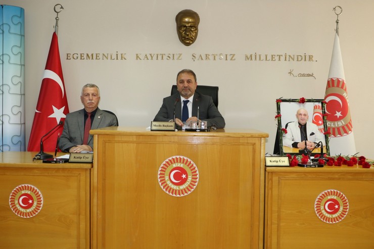 rize-il-genel-meclisi-kasim-ayi-olagan-toplantilarinin-birinci-birlesiminde-gectigimiz-hafta-hayatini-kaybeden-iyidere-il-genel-meclisi-uyesi-talat-tufekci-anildi-2.jpg