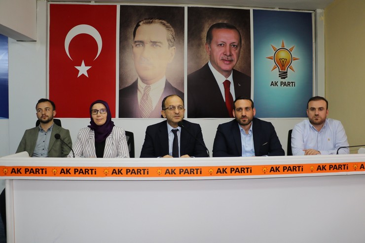 ak-parti-rize-il-baskani-hikmet-ayar-cumhurbaskani-recep-tayyip-erdoganin-rize-programi-dolayisiyla-koy-ve-mahalle-baskanlari-ile-bir-araya-geldi-1-001.jpg