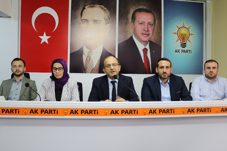 ak-parti-rize-il-baskani-hikmet-ayar-cumhurbaskani-recep-tayyip-erdoganin-rize-programi-dolayisiyla-koy-ve-mahalle-baskanlari-ile-bir-araya-geldi-5-001.jpg