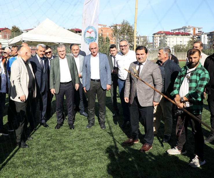 genclik-ve-spor-bakani-osman-askin-bak-rizede-1.jpg
