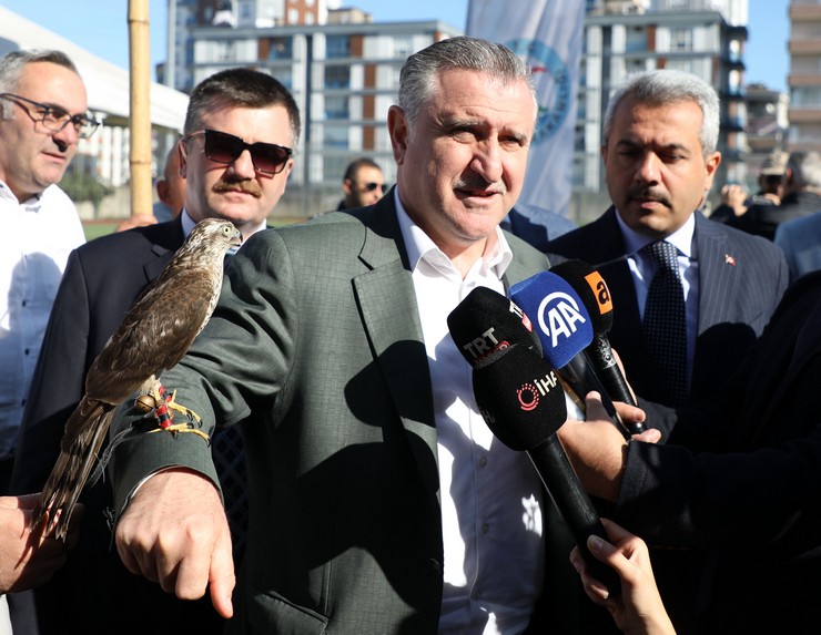 genclik-ve-spor-bakani-osman-askin-bak-rizede-4.jpg