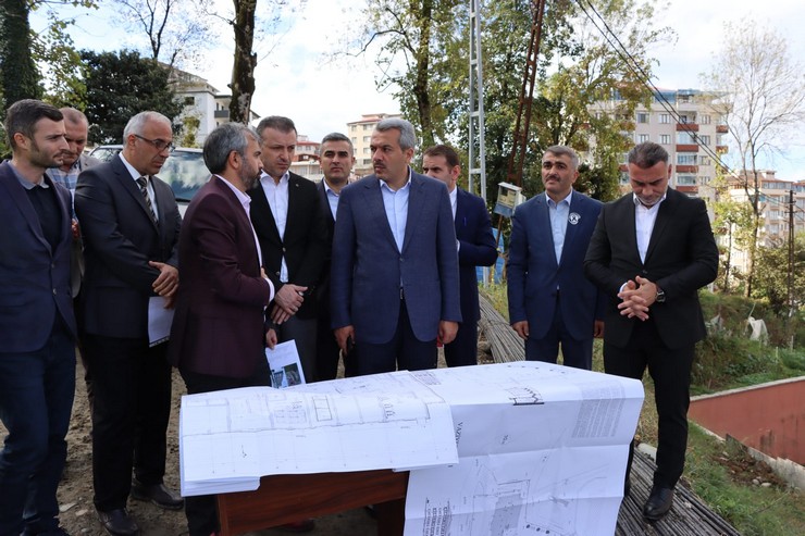 rize-valisi-ihsan-selim-baydas-rizede-yapimi-devam-eden-okul-insaatlarini-gezerek-incelemelerde-bulundu-1.jpg