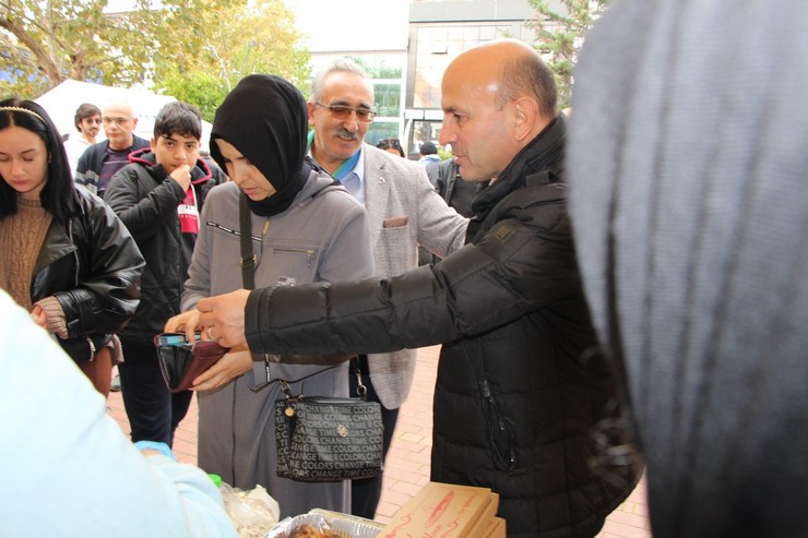 yalova-rizeliler-dernegi-tum-geliri-gazzedeki-muslumanlara-gonderilecek-olan-sergisi-acti-4.jpg