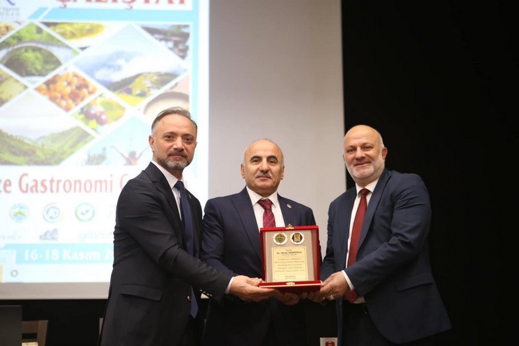recep-tayyip-erdogan-universitesi-ardesen-turizm-fakultesi-tarafindan-rize-gastronomi-calistayi-gerceklestirildi-8.jpg