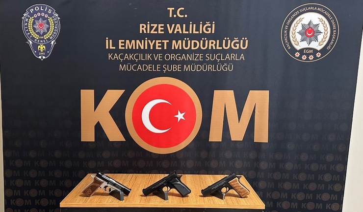 rizede-17-ruhsatsiz-silah-ele-gecirildi-1-kisi-tutuklandi-3.jpg