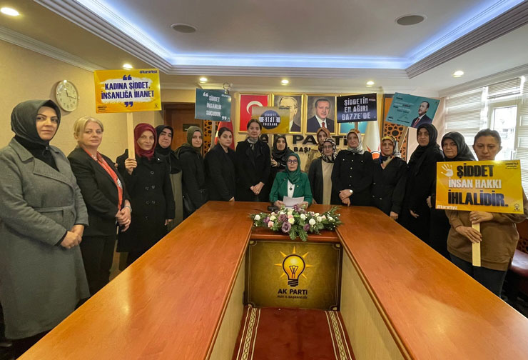 ak-parti-rize-il-kadin-kollari-baskani-sema-yagcitekin-ak-parti-rize-il-baskanliginda-gerceklestirdigi-basin-aciklamasinda-kadina-yonelik-siddete-karsi-uluslararasi-mucadele-gunu.jpg