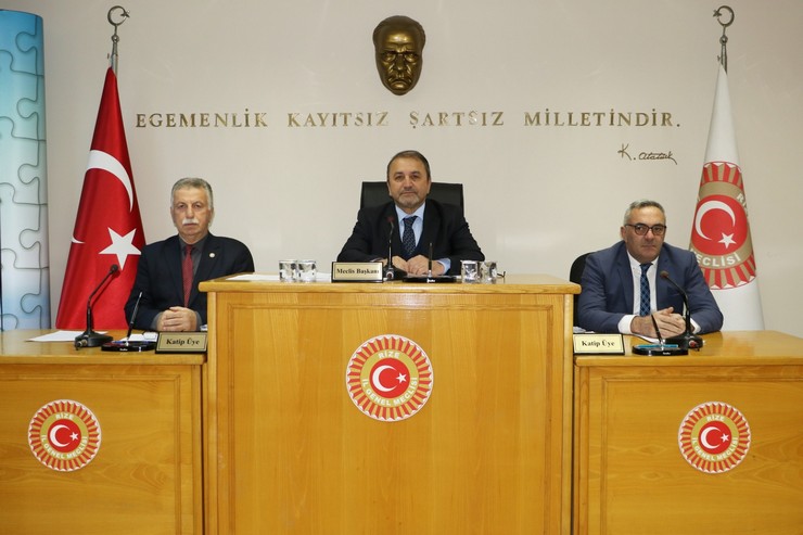 rize-il-genel-meclisi-toplantisinda-rize-il-ozel-idaresinin-2024-yili-butcesi-816-milyon-tl-olarak-belirlendi-1.jpg