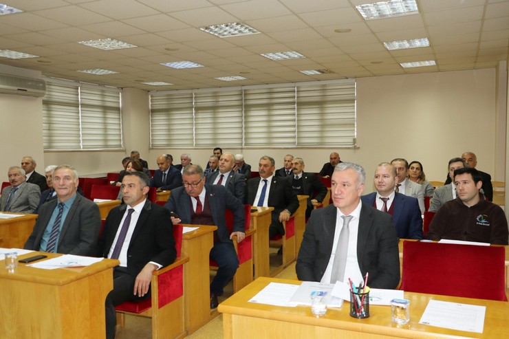 rize-il-genel-meclisi-toplantisinda-rize-il-ozel-idaresinin-2024-yili-butcesi-816-milyon-tl-olarak-belirlendi-2.jpg