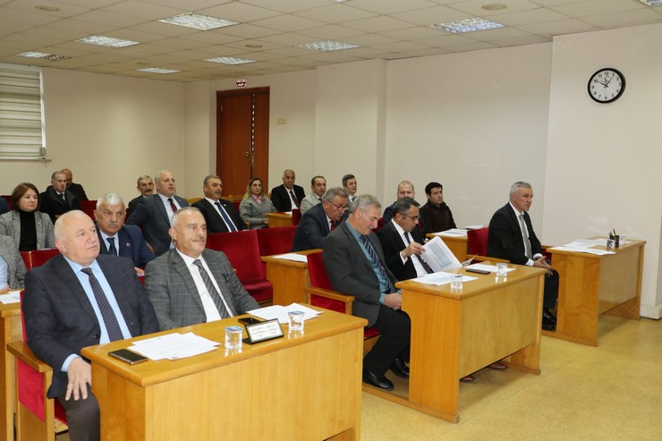 rize-il-genel-meclisi-toplantisinda-rize-il-ozel-idaresinin-2024-yili-butcesi-816-milyon-tl-olarak-belirlendi-6.jpg