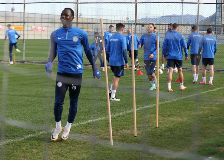 caykur-rizespor-rams-basaksehir-maci-hazirliklarini-surdurdu-3.jpg