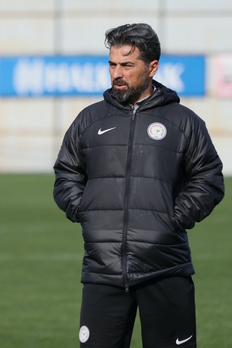 caykur-rizespor-teknik-direktoru-ilhan-palut.jpg