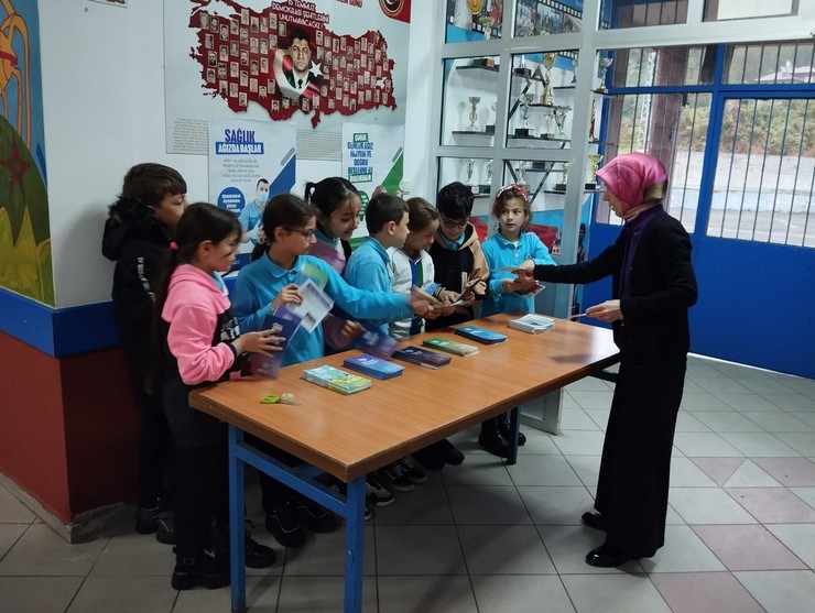 rizede-toplum-agiz-ve-dis-sagligi-haftasi-etkinlikleri-duzenlendi-7.jpg