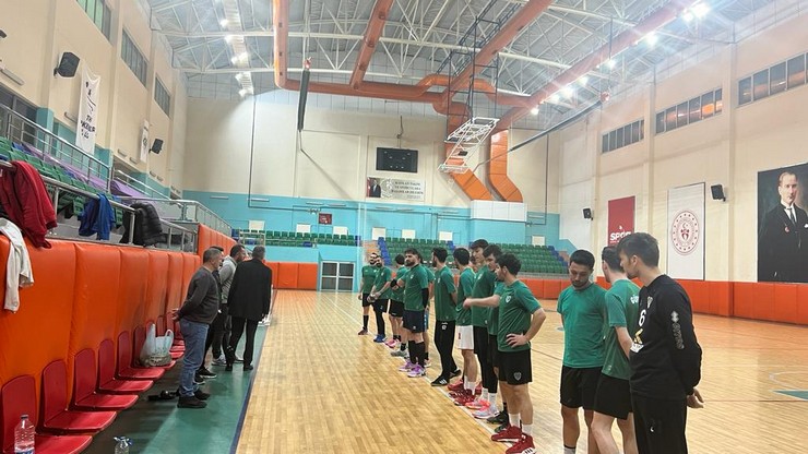 guneysu-spor-hentbol-takimi-antrenmanda-1.jpg