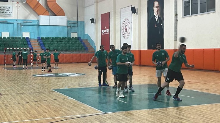 guneysu-spor-hentbol-takimi-antrenmanda-4.jpg