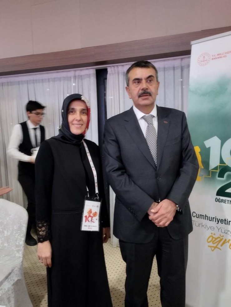 rizede-yilin-ogretmeni-secildi-7.jpg