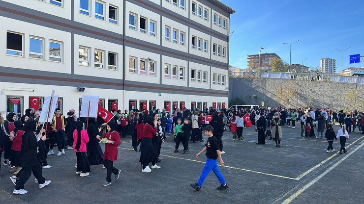 rizede-3-okulda-filistine-destek-amaciyla-kermes-duzenledi-1.jpg