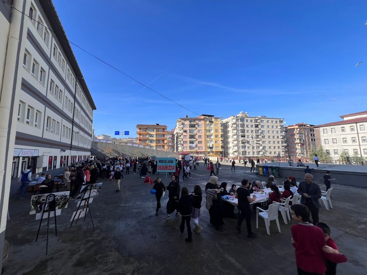 rizede-3-okulda-filistine-destek-amaciyla-kermes-duzenledi-11.jpg