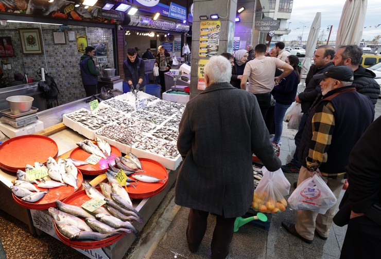 dogu-karadenizde-balikcilar-hamsi-bollugu-icin-soguk-havayi-bekliyor-3.jpg