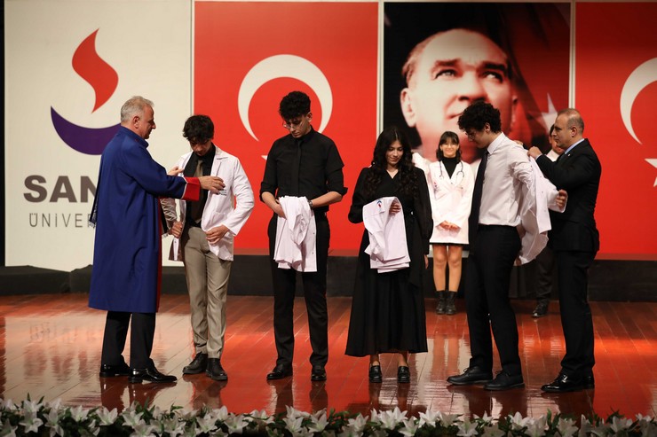 sanko-universitesi-tip-fakultesi-beyaz-onluk-giyme-toreni-6.jpg