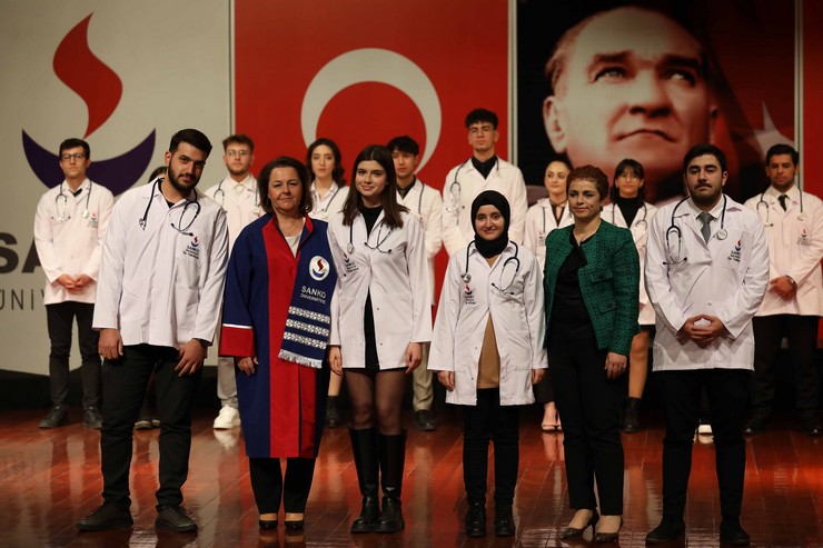 sanko-universitesi-tip-fakultesi-beyaz-onluk-giyme-toreni-8.jpg