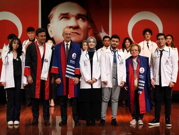 sanko-universitesi-tip-fakultesi-beyaz-onluk-giyme-toreni-9.jpg