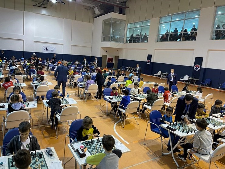 ayeli-bakir-isletmelerinden-dunya-madenciler-gununde-satranc-turnuvasi-5.jpg