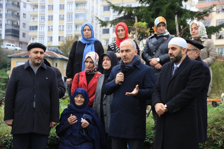 rize-belediyesi-eski-baskan-yardimcisi-ve-ak-parti-eski-il-baskan-yardimcisi-osman-karavin-vefatinin-7-yilinda-mezari-basinda-anildi-1.jpg
