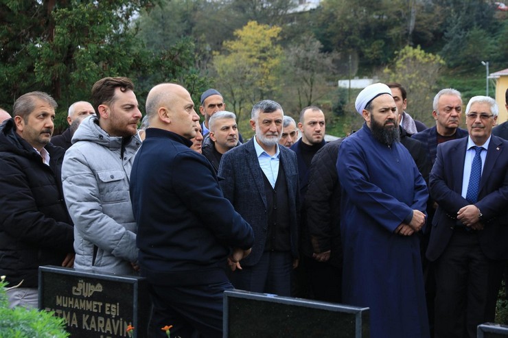 rize-belediyesi-eski-baskan-yardimcisi-ve-ak-parti-eski-il-baskan-yardimcisi-osman-karavin-vefatinin-7-yilinda-mezari-basinda-anildi-2.jpg