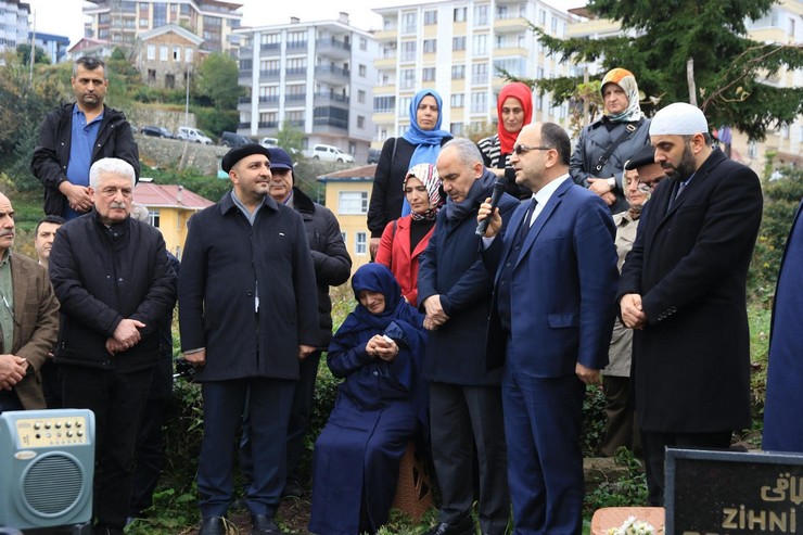 rize-belediyesi-eski-baskan-yardimcisi-ve-ak-parti-eski-il-baskan-yardimcisi-osman-karavin-vefatinin-7-yilinda-mezari-basinda-anildi-3.jpg