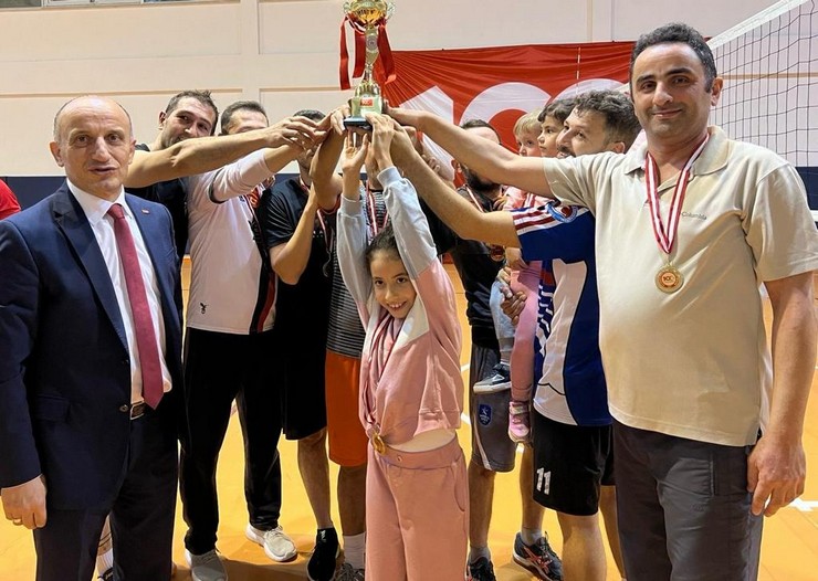 cayelide-okullar-arasi-voleybol-turnuvasi-duzenlendi-1.jpg