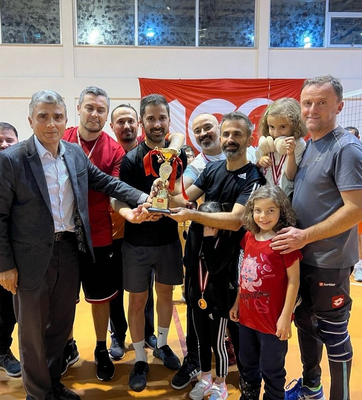 cayelide-okullar-arasi-voleybol-turnuvasi-duzenlendi-3.jpg