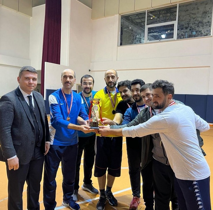 cayelide-okullar-arasi-voleybol-turnuvasi-duzenlendi-4.jpg