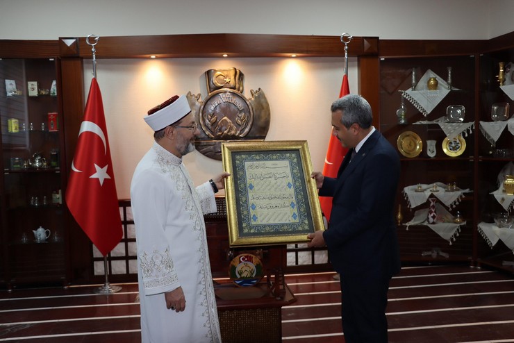 diyanet-isleri-baskani-erbastan-rizede-6.jpg