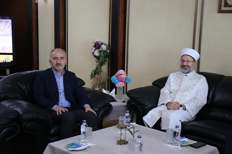 diyanet-isleri-baskani-prof-dr-ali-erbas-rizede-6.jpg