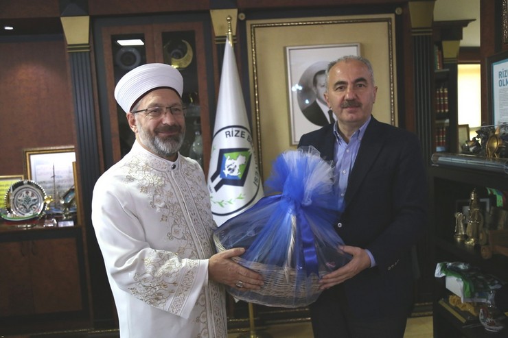 diyanet-isleri-baskani-prof-dr-ali-erbas-rizede-7.jpg