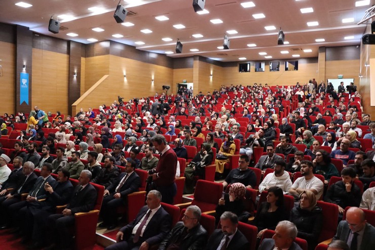 diyanet-isleri-baskani-prof-dr-ali-erbas-rizede-recep-tayyip-erdogan-universitesinde-ogrencilere-islamin-rehberliginde-bilgiden-bilince-baslikli-konferans-verdi-1-001.jpg