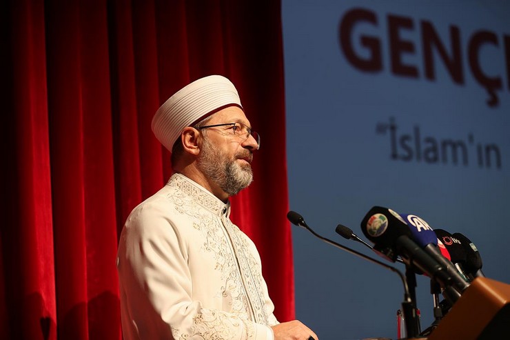 diyanet-isleri-baskani-prof-dr-ali-erbas-rizede-recep-tayyip-erdogan-universitesinde-ogrencilere-islamin-rehberliginde-bilgiden-bilince-baslikli-konferans-verdi-5.jpg